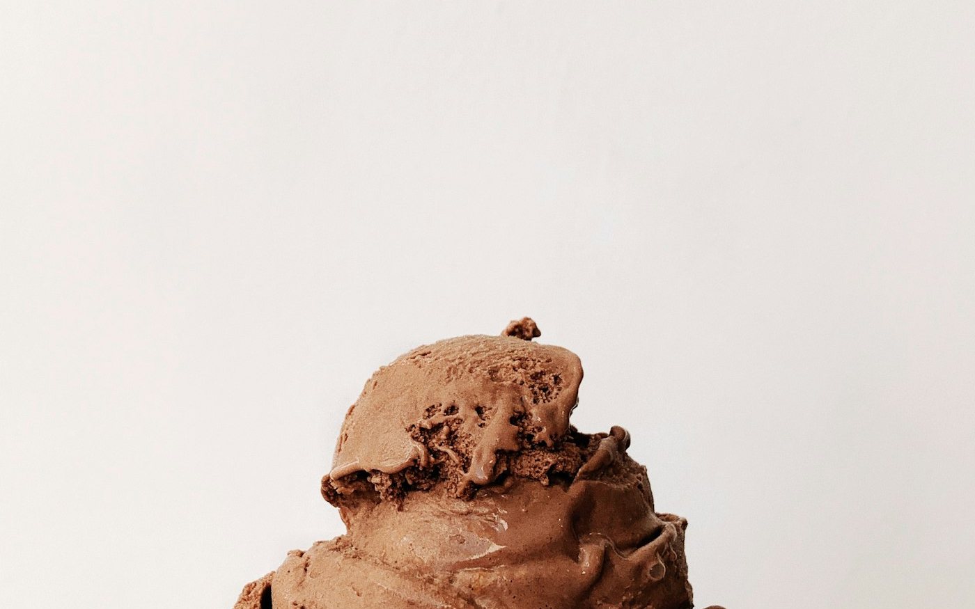 Boule de glace artisanale en cornet