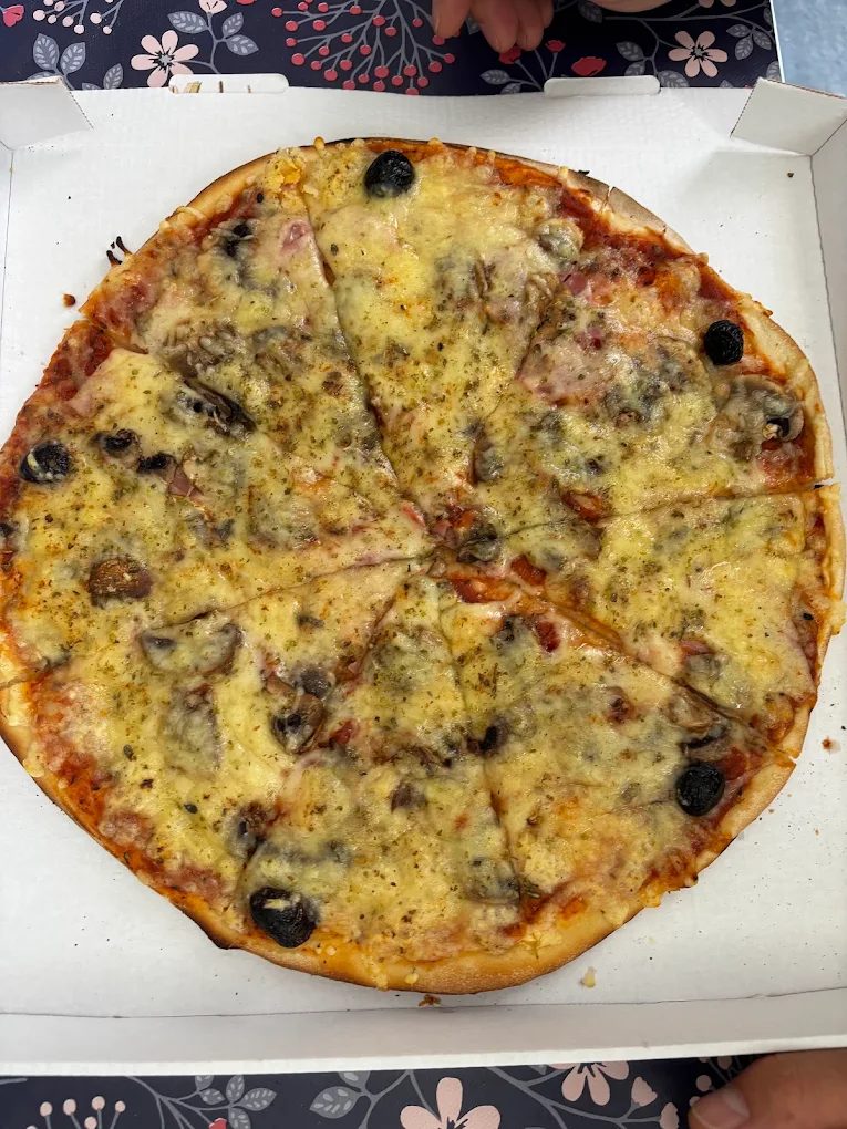 Pizza artisanale à pâte fine